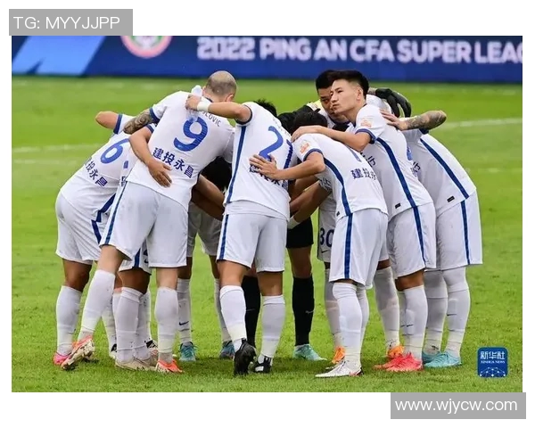 深圳足球队转型之路揭秘：从传统强队到现代化职业俱乐部的挑战与机遇