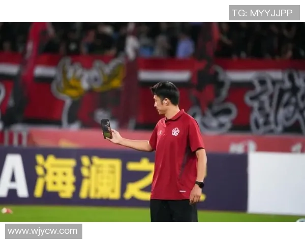 足球明星进球后击掌庆祝的精彩瞬间与背后故事解析